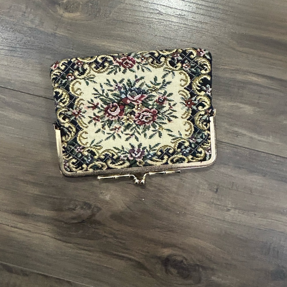 Vintage Floral Tapestry Clutch - Picture 2 of 4
